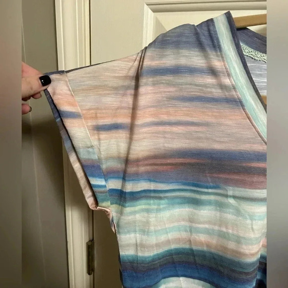 Democracy Cap Sleeve Ruched Shoulder Watercolor Top Medium - Picture 3 of 5